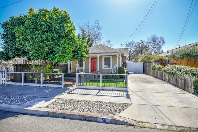 view of front of property with a fenced front yard, covered porch, and a gate