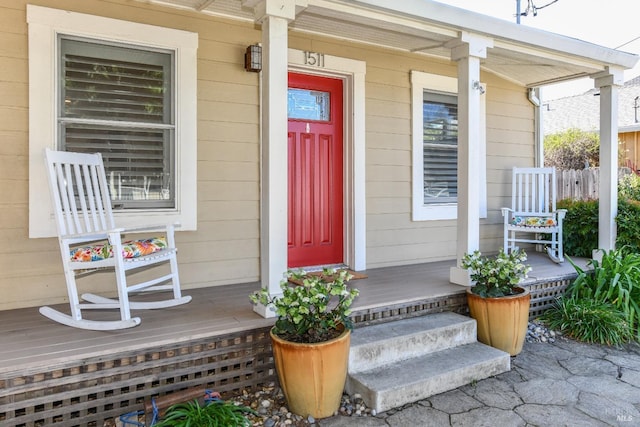 property entrance featuring a porch