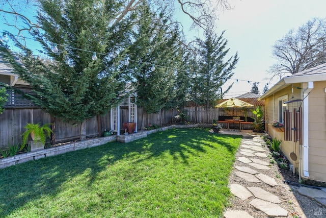 view of yard featuring a fenced backyard