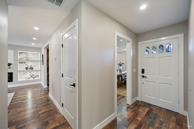 foyer entrance featuring dark wood-style floors, recessed lighting, visible vents, and baseboards