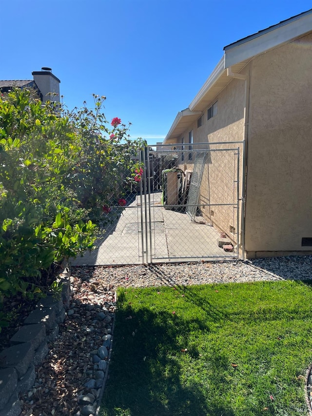 808 Pochard Way, Suisun City, CA 94585 - view of yard with a gate and fence