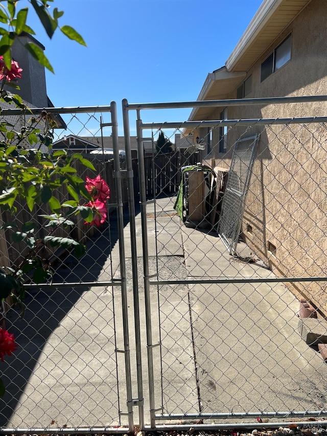 808 Pochard Way, Suisun City, CA 94585 - gate with fence