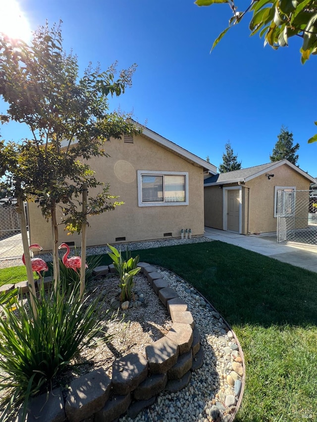808 Pochard Way, Suisun City, CA 94585 - view of front of property featuring crawl space, stucco siding, and an outbuilding