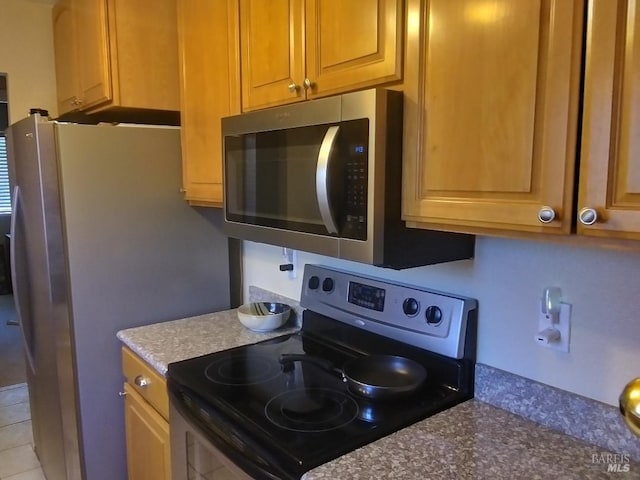 808 Pochard Way, Suisun City, CA 94585 - kitchen with appliances with stainless steel finishes