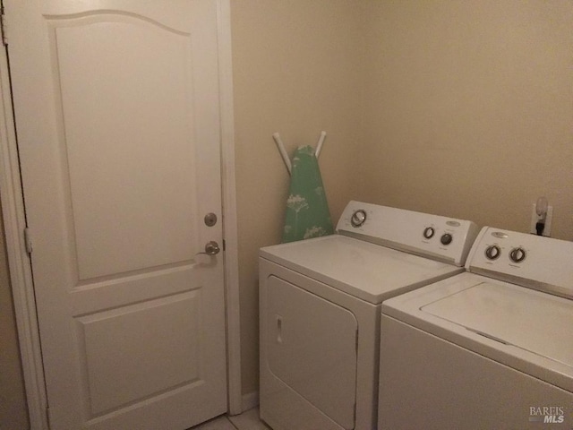 808 Pochard Way, Suisun City, CA 94585 - clothes washing area with washer and dryer