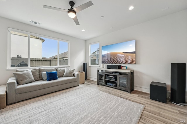 living area with baseboards, visible vents, a ceiling fan, wood finished floors, and recessed lighting