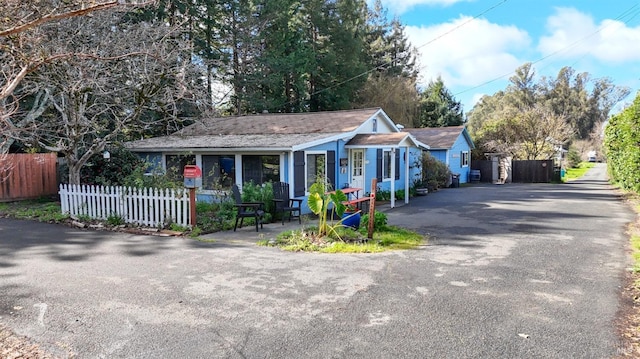 view of front of property with aphalt driveway and a fenced front yard