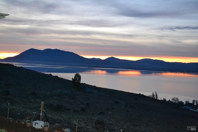 water view featuring a mountain view