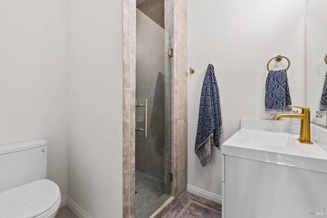 full bathroom featuring baseboards, a shower stall, toilet, and vanity