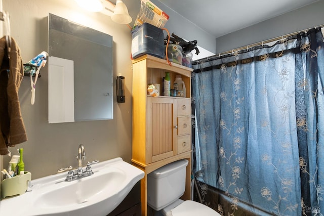 full bathroom featuring vanity, toilet, and shower / bath combo with shower curtain