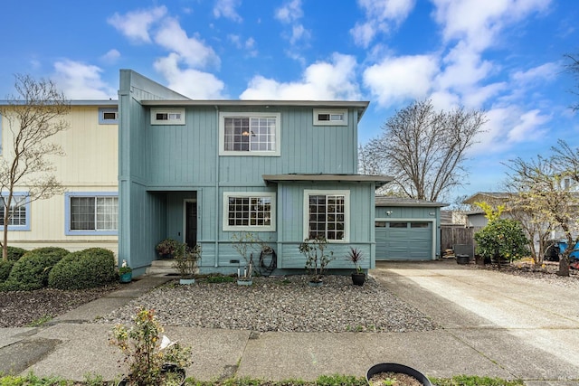 view of front facade featuring a garage and driveway