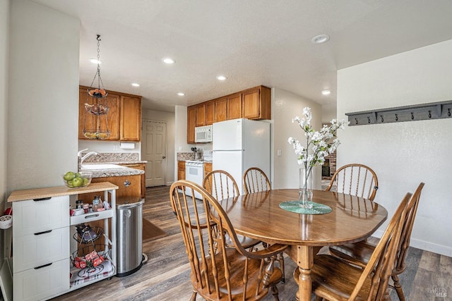 dining area with baseboards, dark wood-type flooring, and recessed lighting