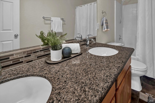 full bath with toilet, vanity, and decorative backsplash