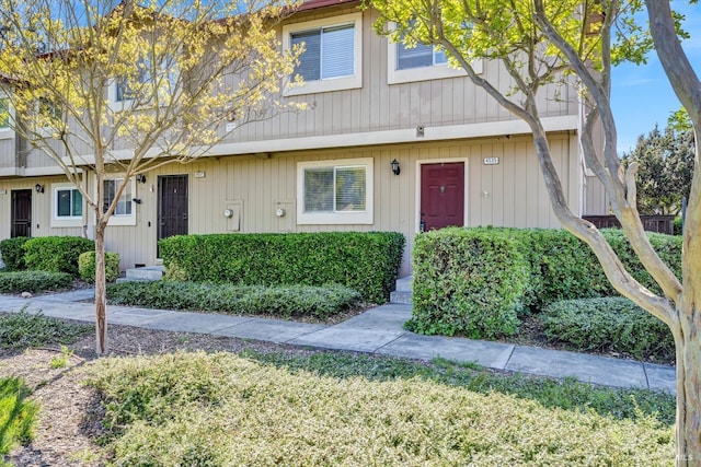 multi unit property with a front lawn
