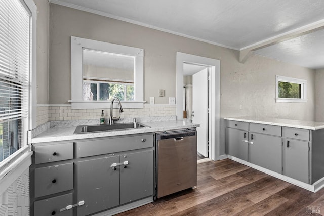 kitchen with dark wood-style flooring, a sink, dishwasher, and gray cabinetry