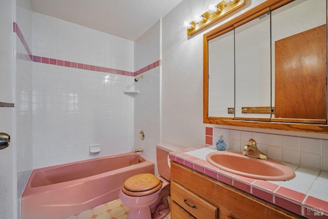 full bathroom with a textured wall, shower / tub combination, toilet, vanity, and backsplash