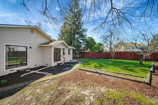 view of yard featuring a fenced backyard