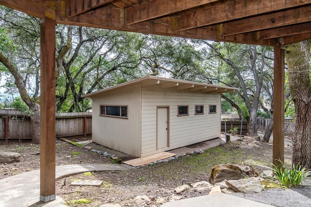 view of outdoor structure with a fenced backyard and an outdoor structure