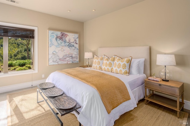 bedroom with visible vents, recessed lighting, and baseboards