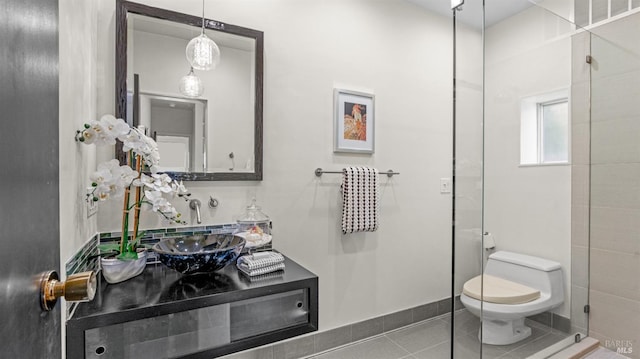 bathroom featuring toilet, visible vents, baseboards, vanity, and tile patterned floors