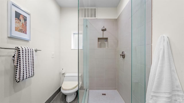 full bath featuring visible vents, toilet, a shower stall, tile patterned flooring, and baseboards