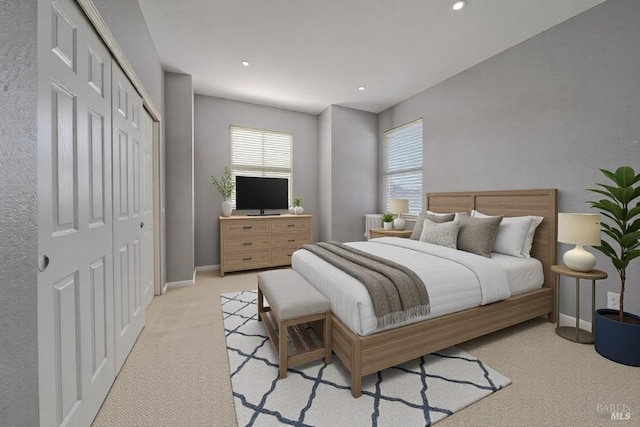 bedroom featuring light carpet, baseboards, a closet, and recessed lighting