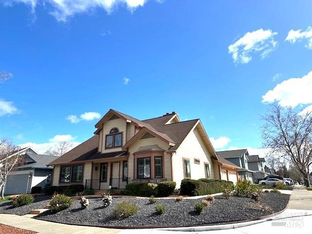 view of front of home with a garage and driveway