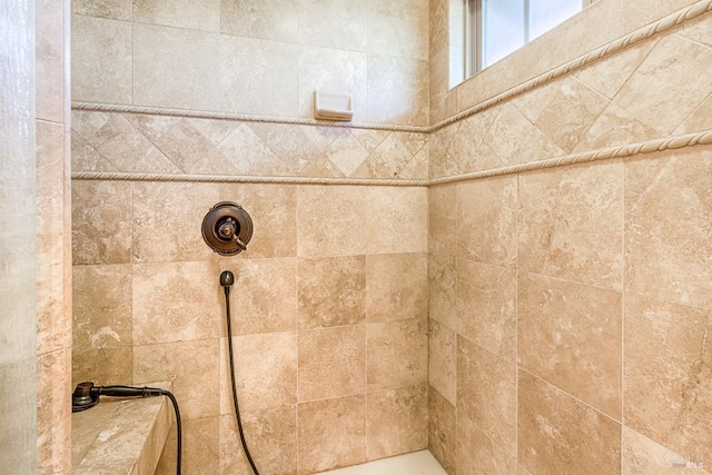 bathroom featuring tiled shower