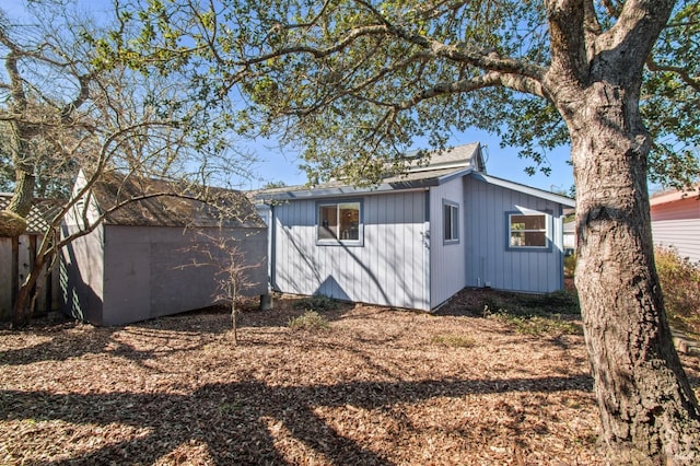 back of house with an outdoor structure