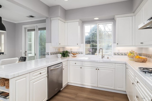 kitchen with a peninsula, a sink, visible vents, white cabinetry, and dishwasher