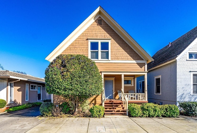 view of front of home featuring a porch