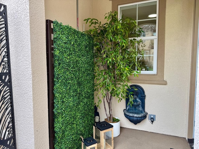 entrance to property with stucco siding