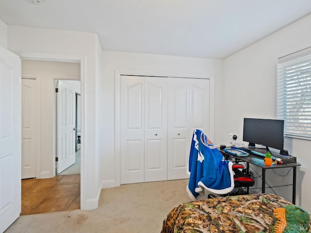 bedroom featuring carpet floors and a closet