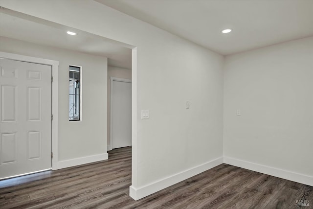 spare room with dark wood-style floors, recessed lighting, and baseboards