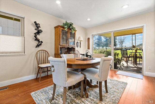 dining area featuring recessed lighting, light wood-type flooring, visible vents, and baseboards