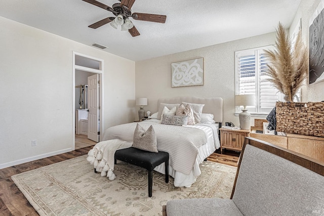 bedroom featuring visible vents, light wood-style floors, a ceiling fan, a textured ceiling, and baseboards