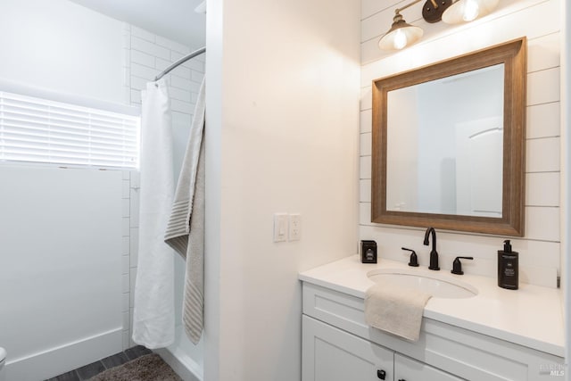 bathroom with a shower with shower curtain and vanity