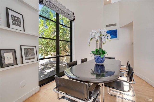 dining space featuring visible vents, baseboards, and light wood-style floors