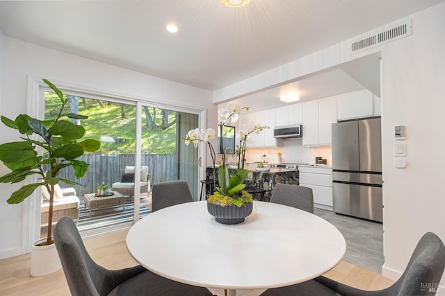 dining area featuring visible vents and recessed lighting