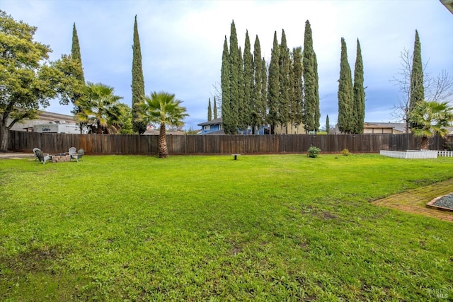 view of yard featuring a fenced backyard