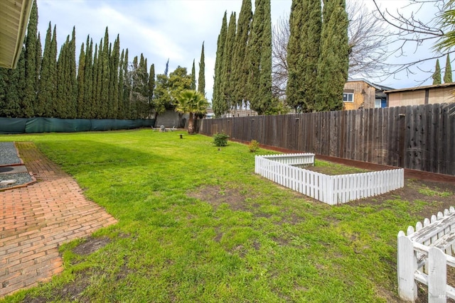 view of yard featuring a fenced backyard