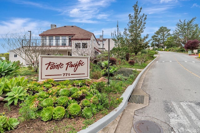 view of community / neighborhood sign