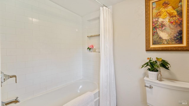 full bathroom featuring toilet and shower / tub combo