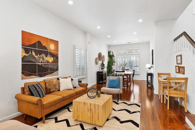 living area featuring baseboards, recessed lighting, and wood finished floors