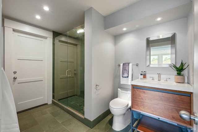 full bathroom featuring vanity, a shower stall, toilet, and recessed lighting