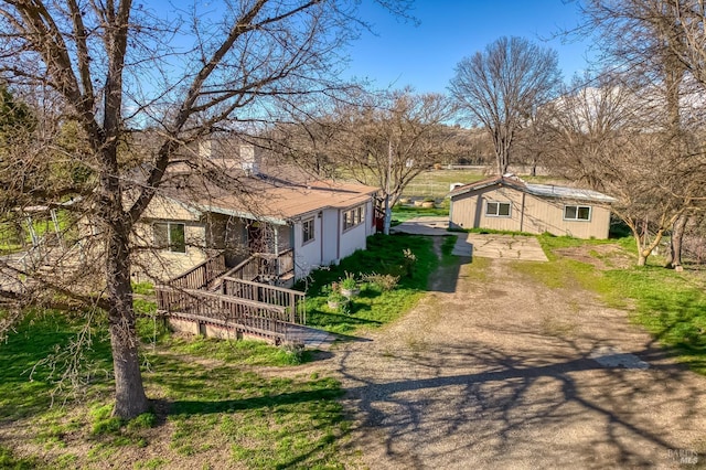 view of front of house featuring driveway