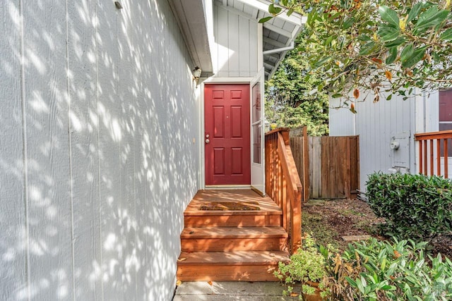 entrance to property with fence