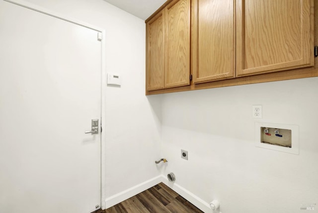 laundry area with baseboards, hookup for an electric dryer, gas dryer hookup, cabinet space, and washer hookup