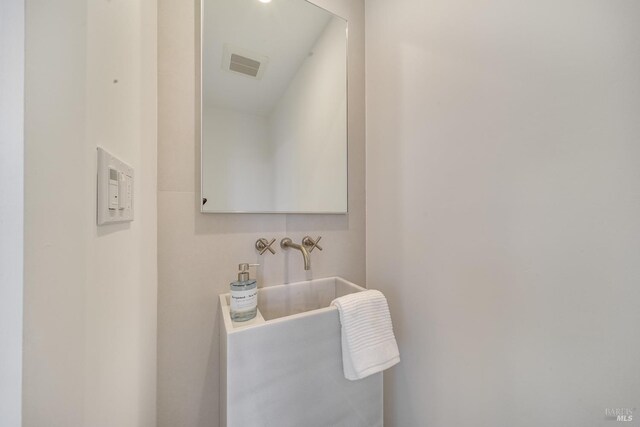 3400 Atlas Peak Rd, Napa, CA 94558 - bathroom featuring visible vents and a sink