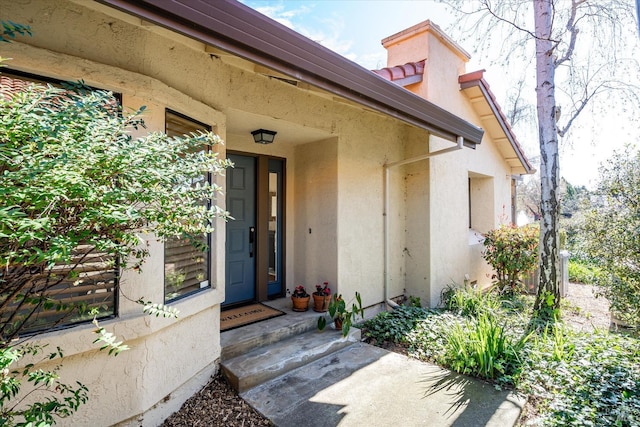 property entrance with stucco siding